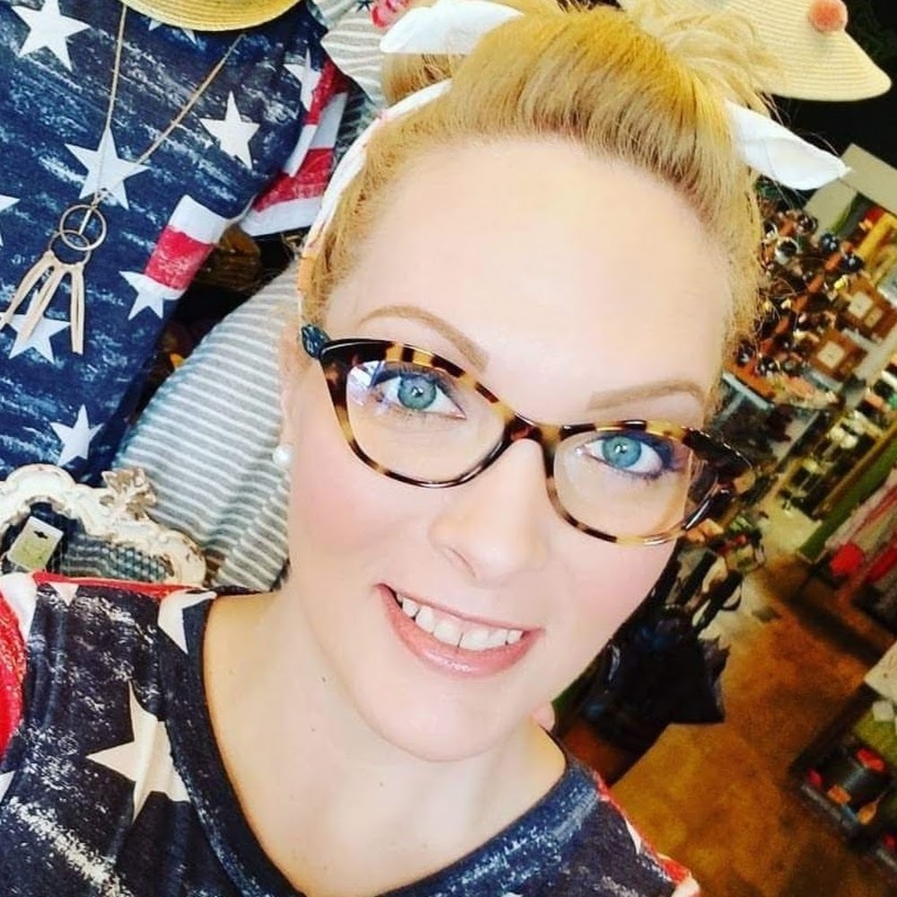 Meet your Posher, Monica